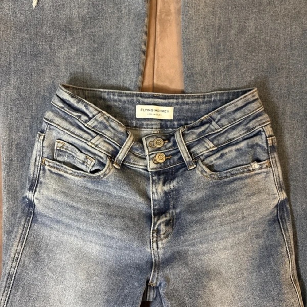 Frayed Hem Wide-Leg Jeans in Light Blue - Picture 3 of 5